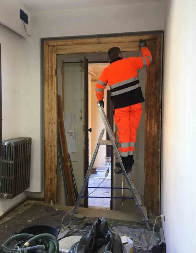 Lavori di restauro portone interno - Monsano