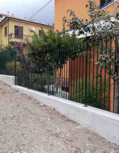 Realizzazione nuova recinzione di ingresso su nuova muratura - San Severino