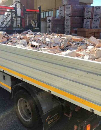Trasporto dei materiali di risulta con autocarro autorizzato - Ancona